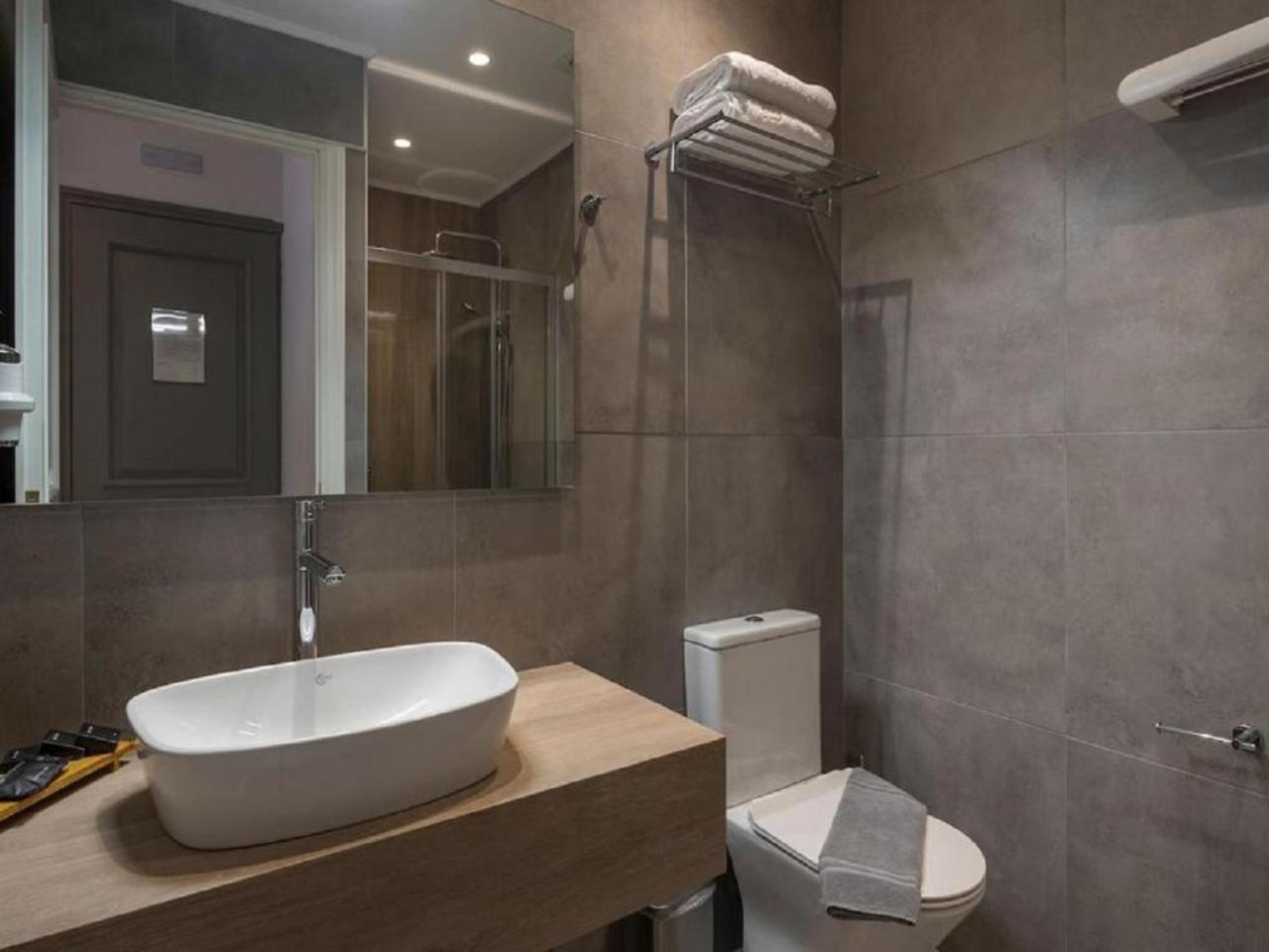 Hotel Aela Grand Near Delhi Airport By La Casa New Delhi Exteriör bild